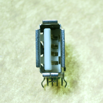 3210-SR1E-01UW - USB A-TYPE UPRIGHT DIP NYLON PA9T WHITE G/F RoHS - Leamax Enterprise Co., Ltd.
